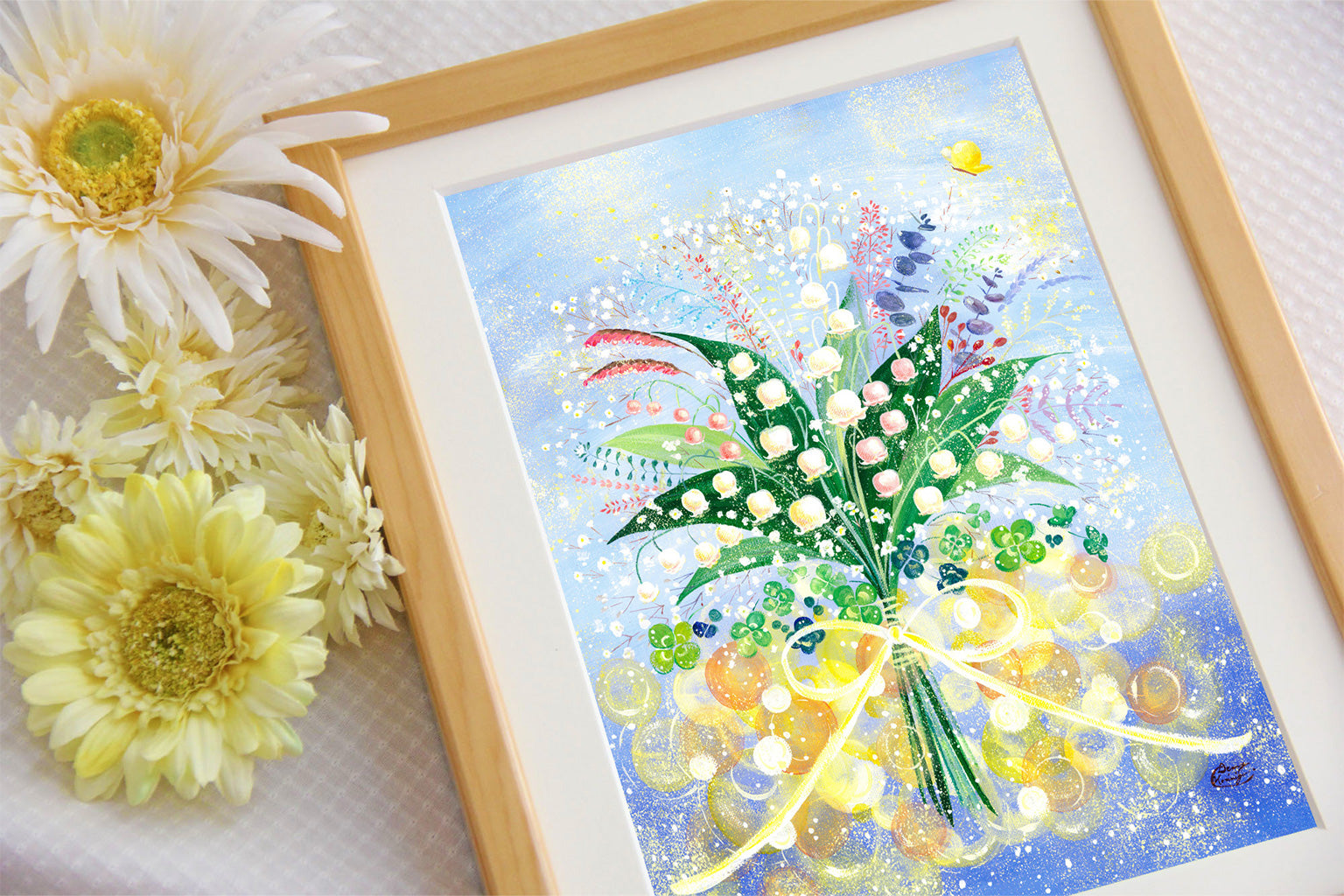 花に囲まれた作品『巡る幸せを花束に』の額装写真