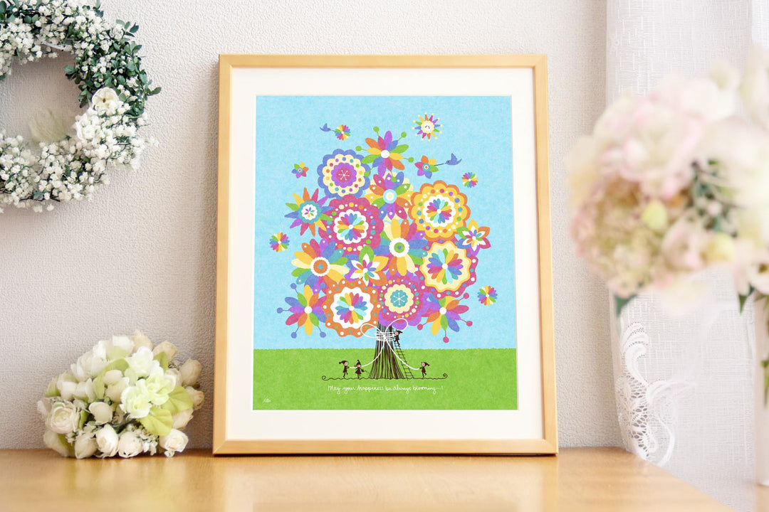 リースと白い花のそばに飾った額装作品「幸せの花束(虹色)」