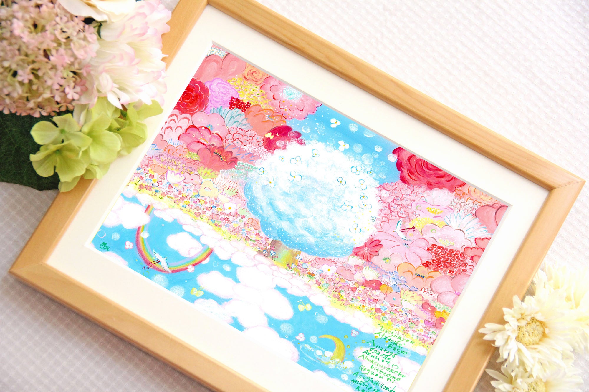 花々に囲まれて飾った作品「Tomorrow」